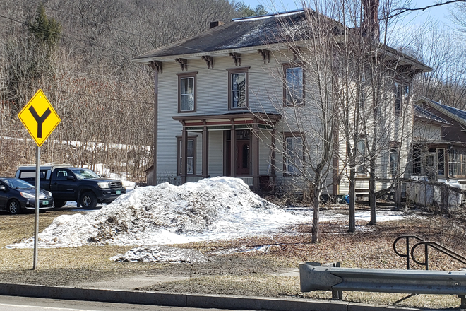 Second Floor unit with 2 entrances. Front door. - River view Bethel Village. Great for housemates.