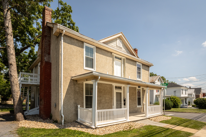 Front of house - 304 N High St, Harrisonburg- Two Kitchens, Two Porches, One Prime Location