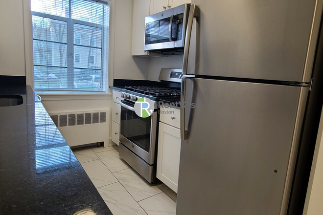 1 - No Fee + 1 Mo Free - 1-Bed in Coolidge Corner incl Gas, Heat, HW + Laundry Apartments
