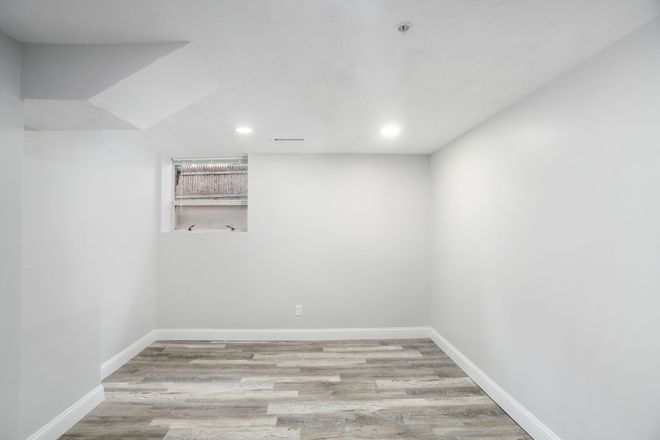 Bedroom - Co-Living - Large Room - All Utilities & Wifi Included Apartments