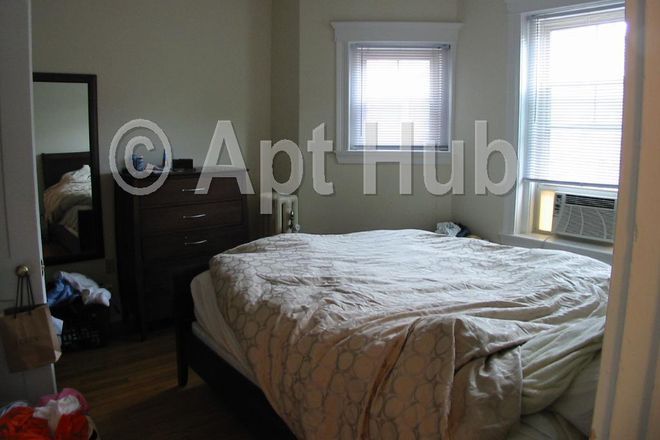 3 - One bed near Design school, heat included, Apartments