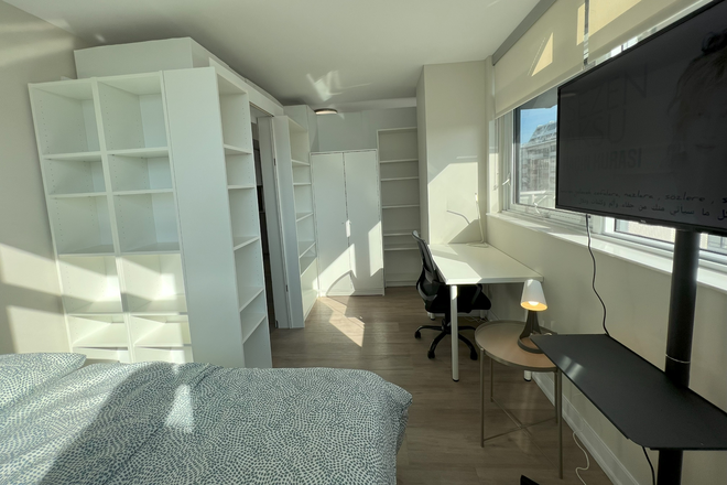 Bedroom - Furnished Room in Davisville Village w/ Amenities Condo