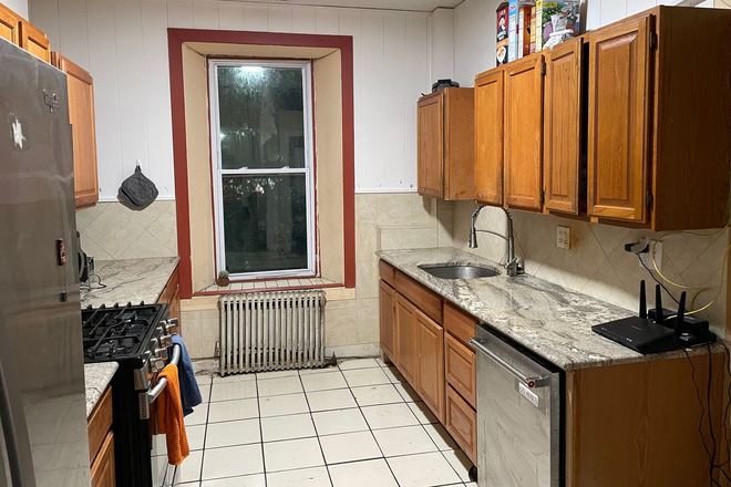 kitchen - Beatiful Large 4 bed 2 bath, 1 Kitchen, with Garden access Avail. 9/1/25!! Apartments