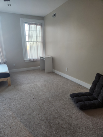 Bedroom - Furnished Bedroom 10 minute walk from campus Apartments