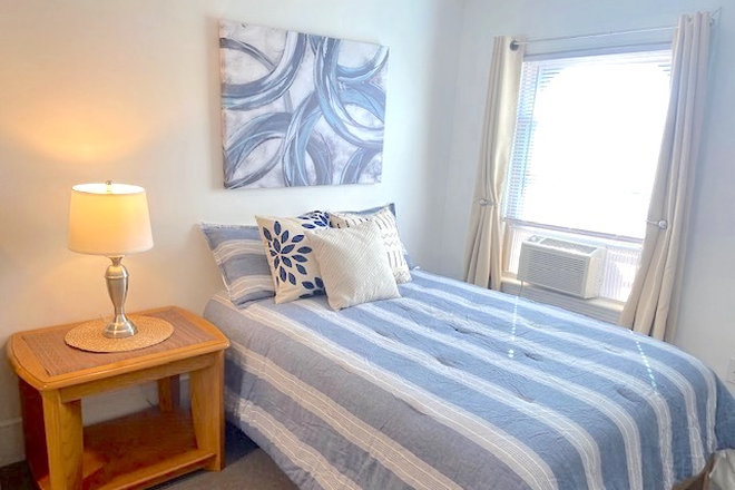 Room 7 - July-Aug - TUFTS - Huge Furnished Room w/AC & All Included