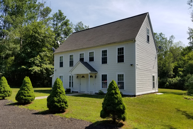 Front of the house - 949 Pucker street Coventry, CT 3 bdr 2 bath. $2,500 a month heat included Rental