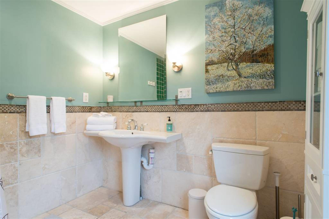 Bathroom - Modern Central Sq 3 Bed 2 Bath w/ 2 Car Parking & Central Air Apartments