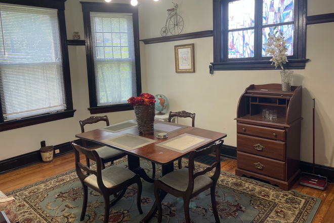 Community Room - We rent internationally. Walk to UC . March 1st, 2026. Clean Private. Must be 22 or older House