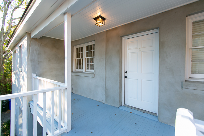 Porch - 2 Bed 2 Bath Less than 2 miles to MUSC Apartments