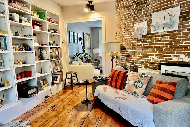 Living 3 - Beautifully-appointed four-story home with enchanted private garden and one bedroom ap