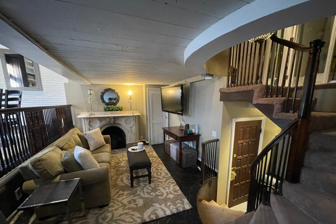 Living - Beautiful 2 Bed In Back Bay No Brokers Fee Apartments