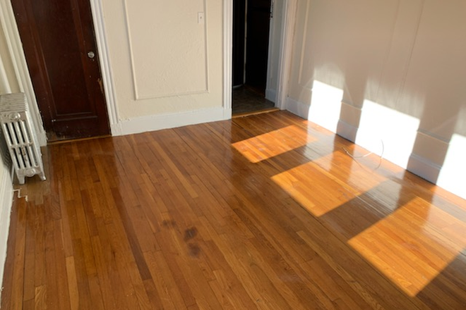 Visit hubrealtyproperties.com - Spacious studio with extra dining area, on Green line in Brighton Apartments