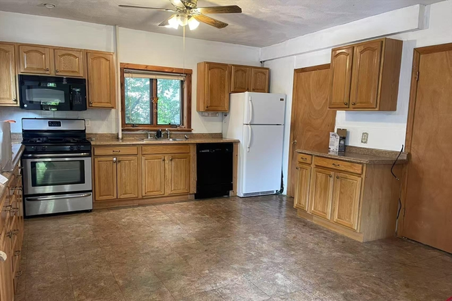 . - Gorgeous Recently Renovated 5 bed/2 bath - Avail NOW!!! Apartments