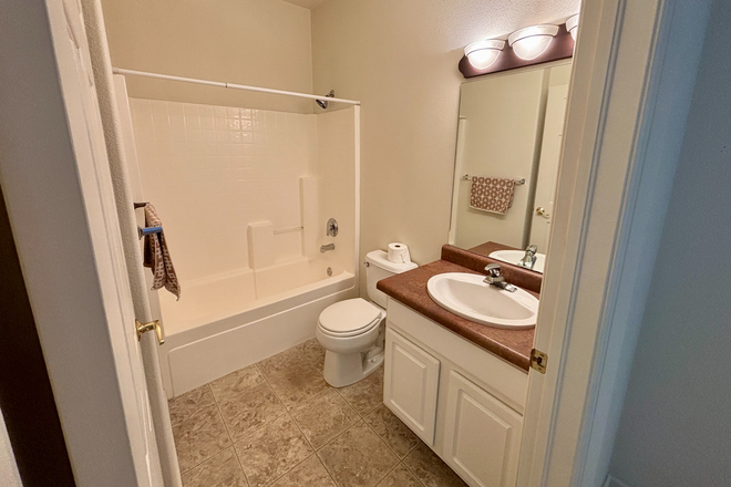 Bathroom - Room mates wanted-Condo close to campus