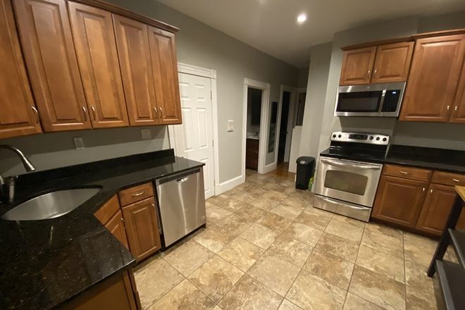 Call NOW for showings! 617-236-8600 - HANOVER ST - LUXE RENOVATED 4BR NEAR WATERFRONT *AVAIL NOW* W/ LNDRY IN BLDNG, RNTL PRKNG, DW Apartments