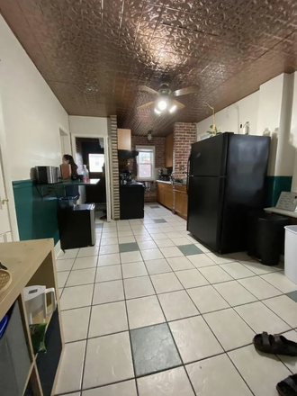 . - Spacious 5 Bed / 1.5 Bath w/ LAUNDRY IN UNIT & PARKING!! Avail. 6/1/26!! Apartments