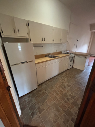 Kitchen - Beautiful 1 bedroom 1 bath apartment. Close to campus.