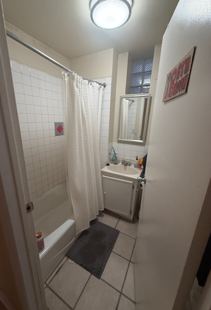Full bath - 3BR/1.5BA Near UIC & Medical District | High Ceilings | Central A/C | Deck | Storage Apartments