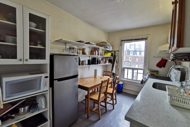 Kitchen - Huron & College ( M5T 2B6 )
