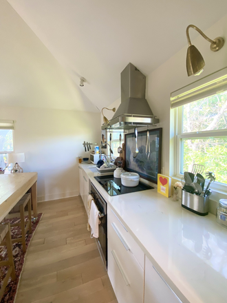 Kitchen - Sunny Cozy One-Bedroom Summer Sublet, Guest House Upstairs Apartment
