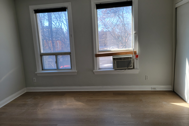 Back bedroom - 3 Bedroom Unfurnished apartment in Kensington Market/Chinatown/Downtown