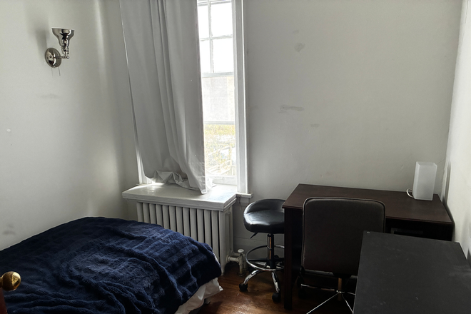 Bedroom - 4 Bedroom Apartment with in-house Laundry (1 room available)