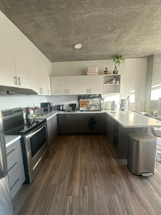 Kitchen - Verano place, on campus graduate housing