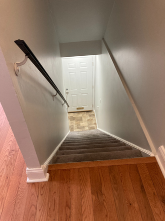 Entrance - 3 Bedroom, Newly updated 2nd floor Apartment Near Center City, close to Campus