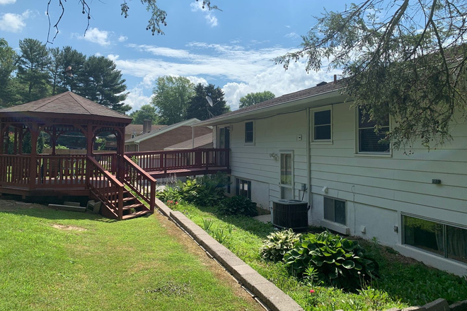 Photo - 5 Bedroom 3 Bath House with 2 Car Garage