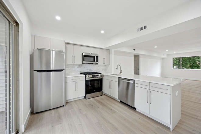 Kitchen - 2BR condo-Bradley Ct-Princeton