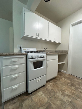 Kitchen - Top Floor, Street View 1Bed/1Bath Unit Apartments