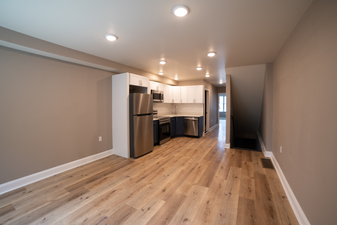 Living Room - New Construction Luxury 3 Bed 3 Bath Unit On Great Block Apartments
