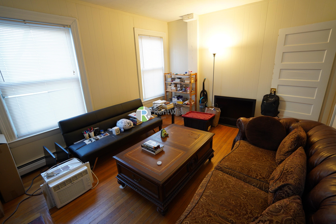 1 - Fantastic Packards Complex-1, 2, 3 & 4 beds, BIG Rooms, No Broker Fee Apartments