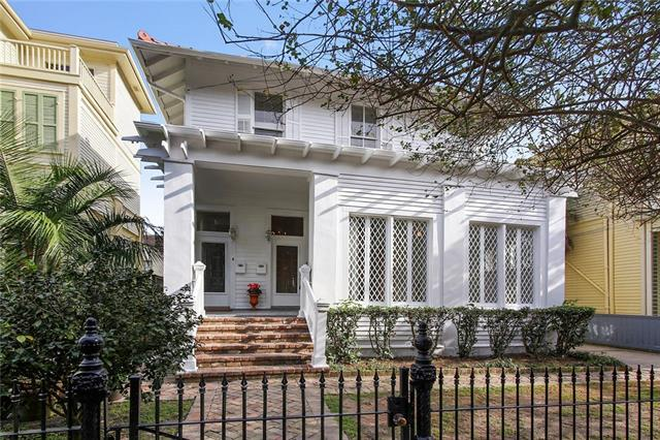 WOW UPPER APARTMENT 1 BLOCK TO AUDUBON PARK! 3 BEDROOMS 2 FULL BATHS! CREPE MYRTLE SHADED FRONT YARD SURROUNDED BY WROUGHT IRON FENCE - LUXURY 3 BED/2 BATH UPPER APT ON AUDUBON PARK