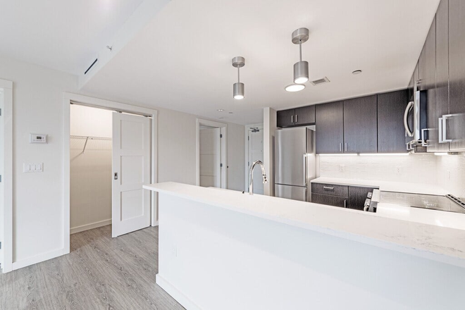 Modern Kitchen with ample space - Nova Quincy Apartments
