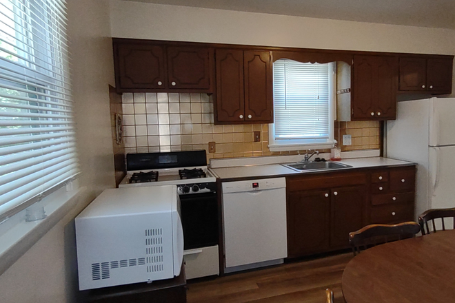Kitchen - 5 Bedroom 2 Bath house newly remodeled house $2900 month