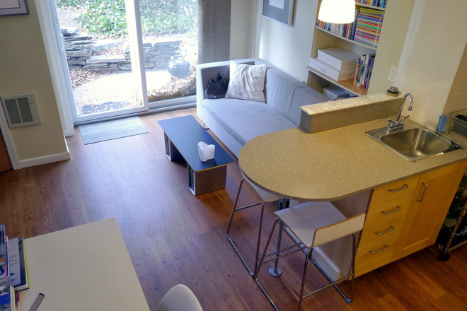 kitch - Walk to Umass and town center- all utilities are included Apartments