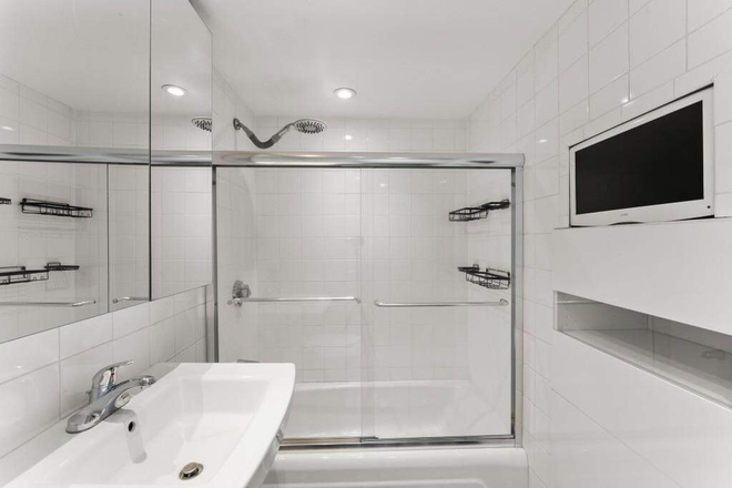 bathroom - Spacious house in family friendly neighborhood