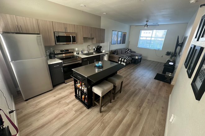 Kitchen - Cabana Bridges Close to Campus