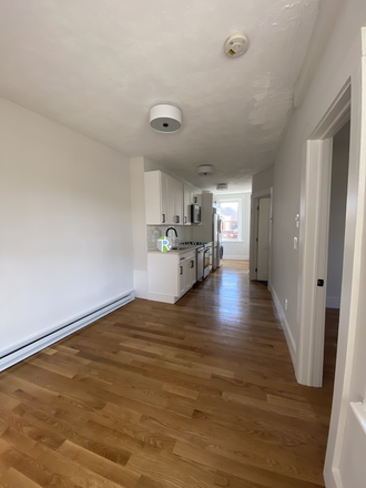 1 - SEPT 2026-Cozy North End 2 bed, W/D in unit, Student Ok, NO FEE! Apartments