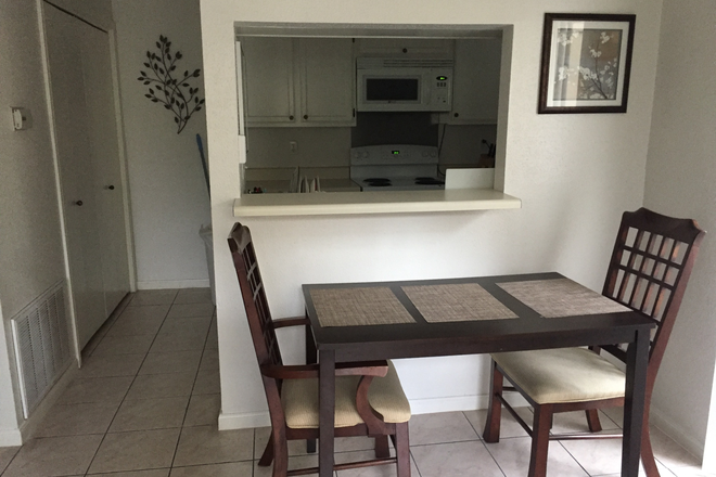 Dining area - downstairs - FURNISHED condo near Rice Univeristy/Med Center - 1 bdr/1.5 bathroom