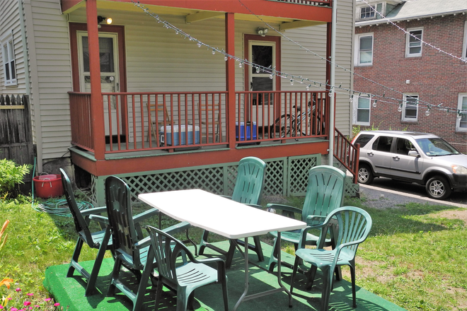 yard - Bedrooms in BEAUTIFUL and SPACIOUS Apartment near Boston College