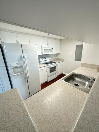 Kitchen 1 - SEYBOLD POINTE CONDOMINIUM
