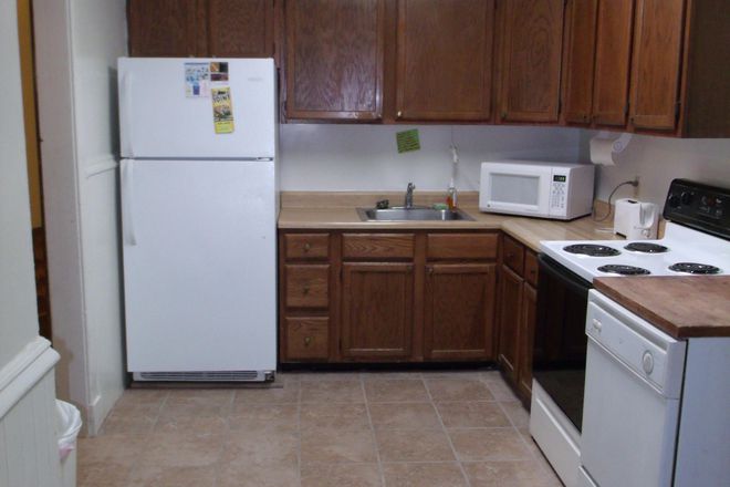 Kitchen - Large 6 six bedroom, 3 baths, parking, central campus, furnished, wash/dryer, a/c, dishwasher! House