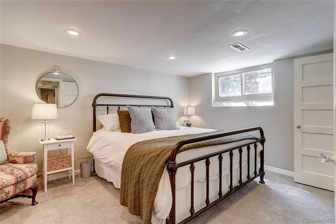 Room for rent (unfurnished) - Sunny, Spacious & Central to CU Denver and Anchutz— Quiet Room in Prime Spot House