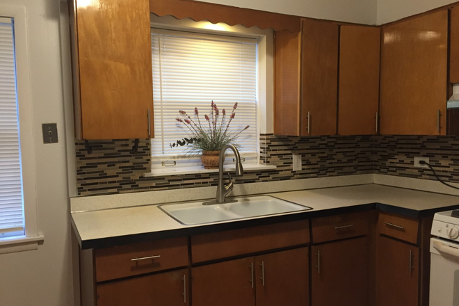 Kitchen - Bridgeport, 3 Bedroom, 1 Bath, 1st Floor Apartments