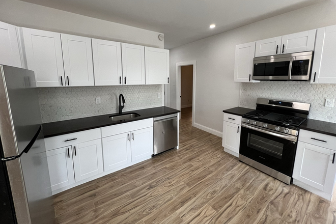 . - Renovated 3 Bed / 1 Bath w/ LAUNDRY IN UNIT!! Avail. 9/1/25!!