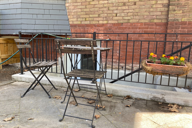entrance patio - 1 bedroom plus den House
