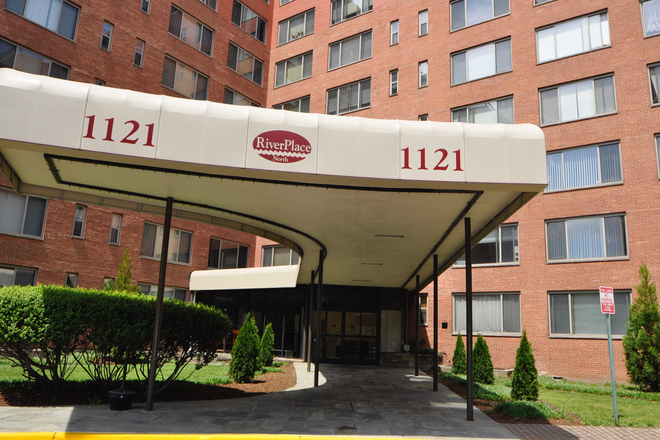 Main Entrace to building - PRIME  ROSSLYN  LOCATION Large Studio at River Place North  Close Rosslyn Metro, GU, GW Condo