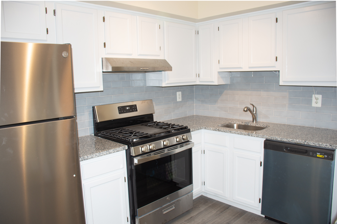 Renovated Kitchen - 2BR - 2 BATH Condo-Delamere Dr - Canal Pointe